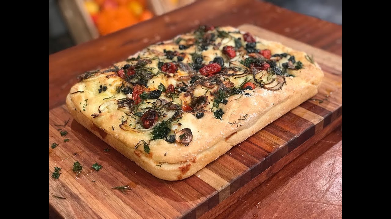 Focaccia mediterránea rellena con mozzarella